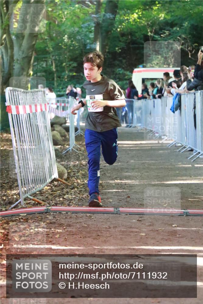 22.09.2024 - 32. Volkslauf durch das schöne Alstertal H.Heesch http://msf.ph/oto/7111932 22.09.2024 10:55:35 Ziel 4042, 4105 meine-sportfotos.de