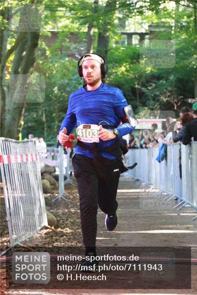 22.09.2024 - 32. Volkslauf durch das schöne Alstertal H.Heesch http://msf.ph/oto/7111943 22.09.2024 10:55:42 Ziel 4042, 4066, 4103, 4155, 4165 meine-sportfotos.de