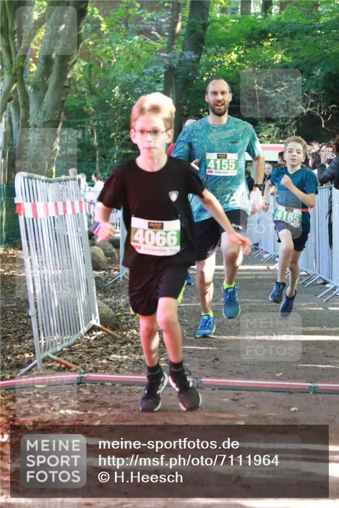 22.09.2024 - 32. Volkslauf durch das schöne Alstertal H.Heesch http://msf.ph/oto/7111964 22.09.2024 10:55:45 Ziel 4066, 4103, 4155, 4164, 4165 meine-sportfotos.de