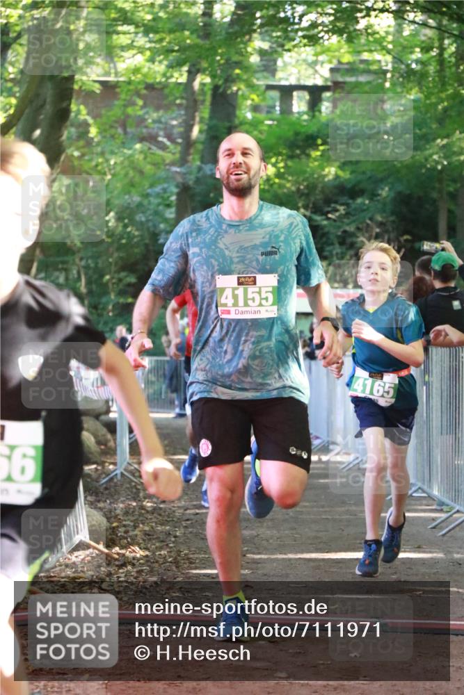 22.09.2024 - 32. Volkslauf durch das schöne Alstertal H.Heesch http://msf.ph/oto/7111971 22.09.2024 10:55:46 Ziel 4066, 4103, 4155, 4164, 4165 meine-sportfotos.de