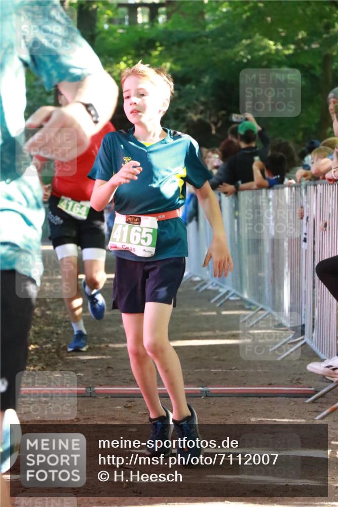 22.09.2024 - 32. Volkslauf durch das schöne Alstertal H.Heesch http://msf.ph/oto/7112007 22.09.2024 10:55:47 Ziel 4066, 4103, 4155, 4164, 4165 meine-sportfotos.de