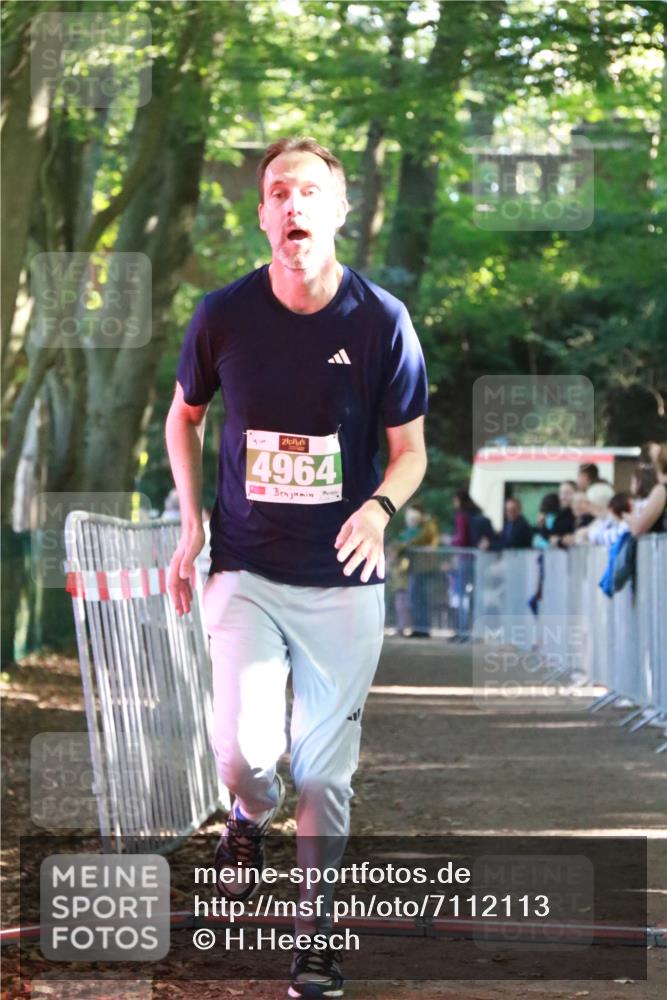 22.09.2024 - 32. Volkslauf durch das schöne Alstertal H.Heesch http://msf.ph/oto/7112113 22.09.2024 10:56:13 Ziel 4026, 4964 meine-sportfotos.de