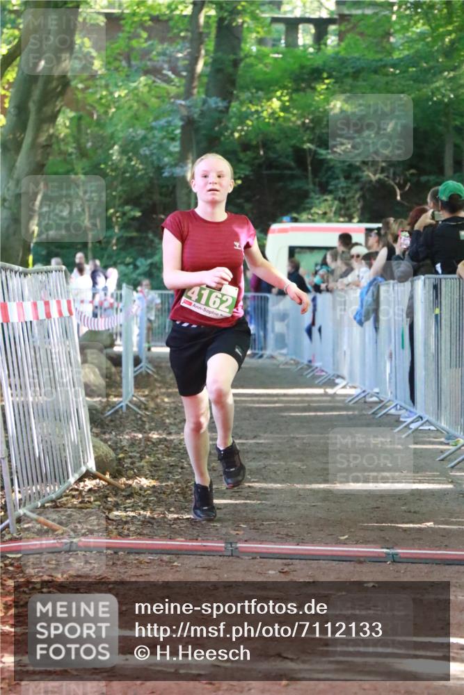 22.09.2024 - 32. Volkslauf durch das schöne Alstertal H.Heesch http://msf.ph/oto/7112133 22.09.2024 10:56:26 Ziel 4065, 4162, 4960 meine-sportfotos.de