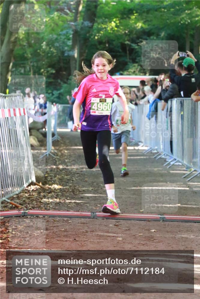 22.09.2024 - 32. Volkslauf durch das schöne Alstertal H.Heesch http://msf.ph/oto/7112184 22.09.2024 10:56:30 Ziel 4064, 4065, 4162, 4960 meine-sportfotos.de