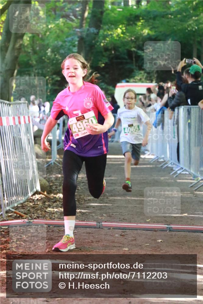 22.09.2024 - 32. Volkslauf durch das schöne Alstertal H.Heesch http://msf.ph/oto/7112203 22.09.2024 10:56:31 Ziel 4008, 4064, 4065, 4162, 4960 meine-sportfotos.de