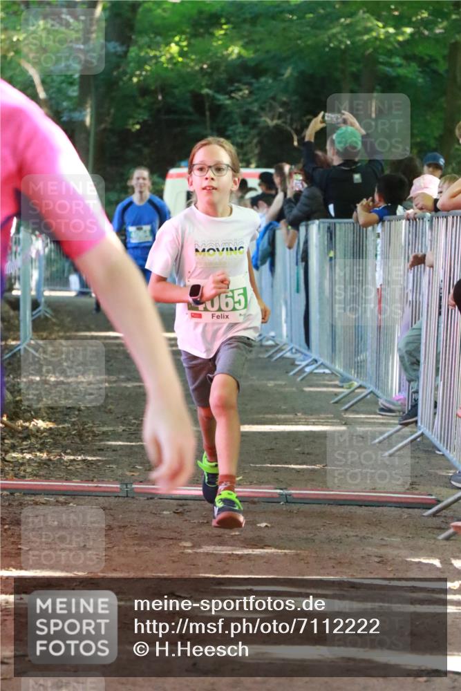 22.09.2024 - 32. Volkslauf durch das schöne Alstertal H.Heesch http://msf.ph/oto/7112222 22.09.2024 10:56:32 Ziel 4008, 4064, 4065, 4162, 4960 meine-sportfotos.de