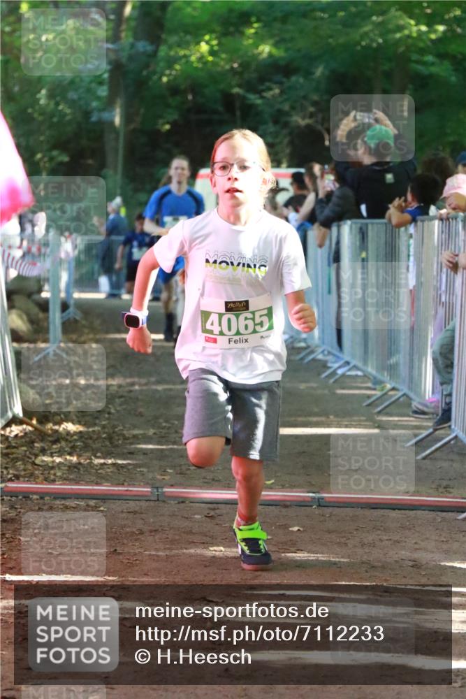 22.09.2024 - 32. Volkslauf durch das schöne Alstertal H.Heesch http://msf.ph/oto/7112233 22.09.2024 10:56:32 Ziel 4008, 4064, 4065, 4162, 4960 meine-sportfotos.de