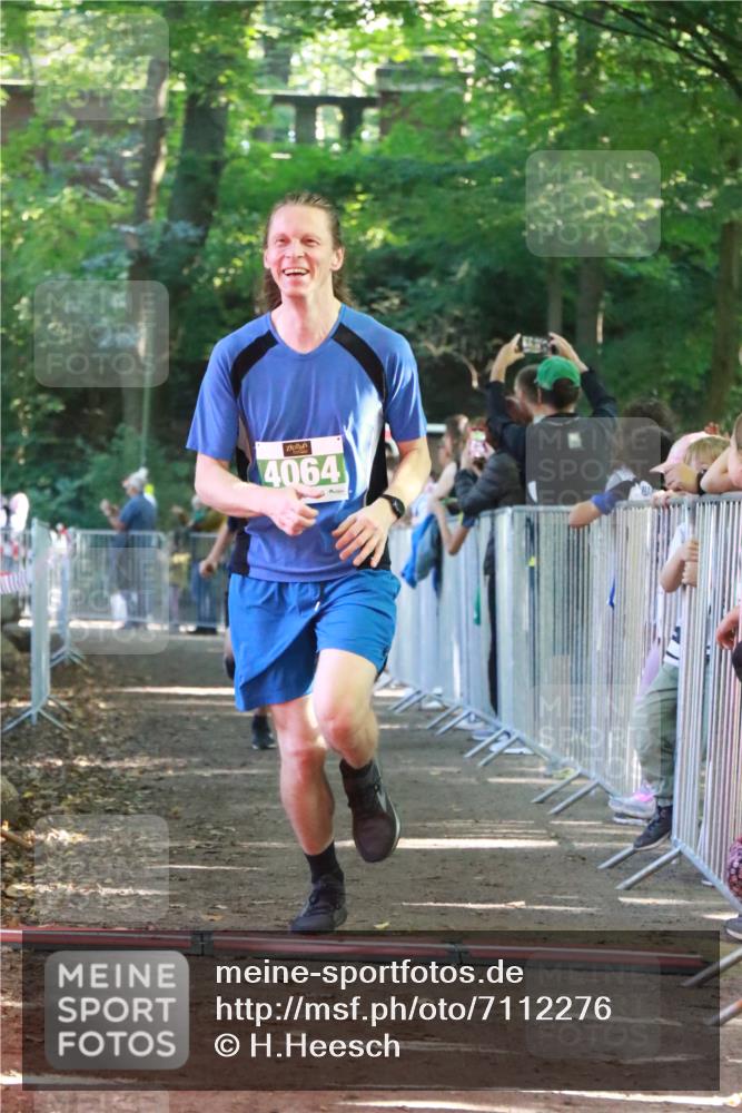 22.09.2024 - 32. Volkslauf durch das schöne Alstertal H.Heesch http://msf.ph/oto/7112276 22.09.2024 10:56:35 Ziel 4008, 4064, 4065, 4960 meine-sportfotos.de