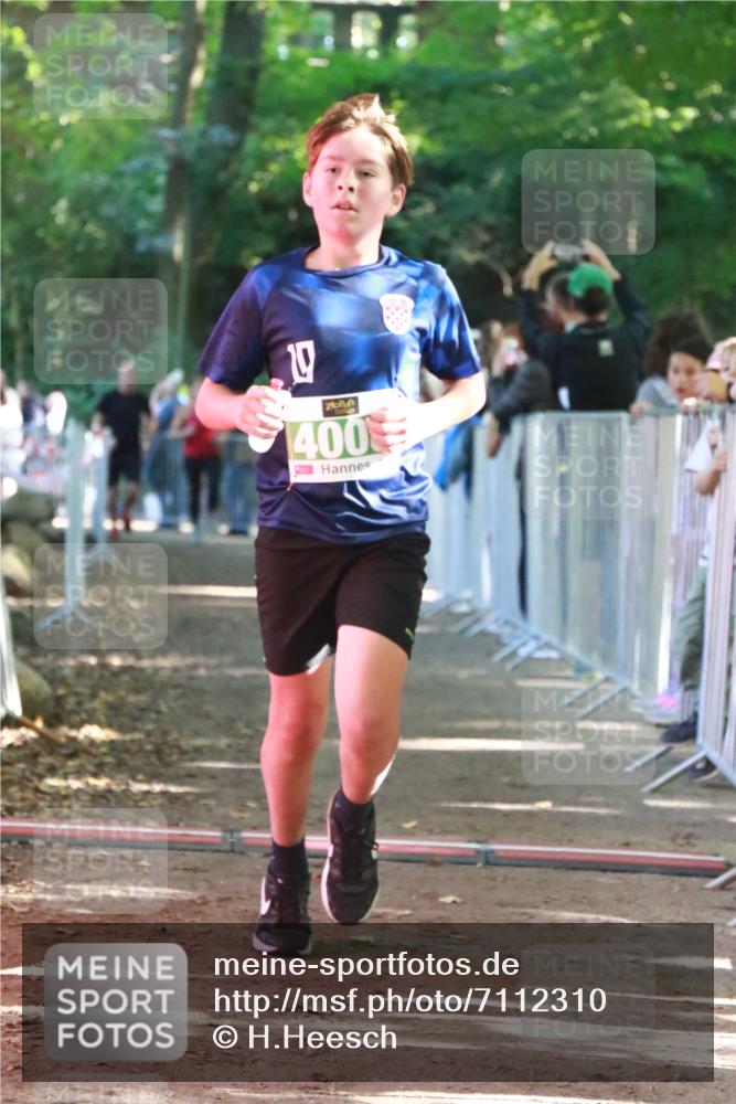 22.09.2024 - 32. Volkslauf durch das schöne Alstertal H.Heesch http://msf.ph/oto/7112310 22.09.2024 10:56:37 Ziel 4008, 4064, 4065, 4960 meine-sportfotos.de