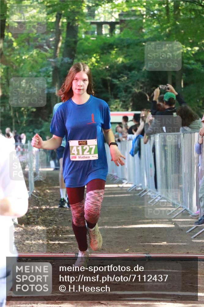 22.09.2024 - 32. Volkslauf durch das schöne Alstertal H.Heesch http://msf.ph/oto/7112437 22.09.2024 10:56:54 Ziel 4101, 4107, 4127, 4156 meine-sportfotos.de