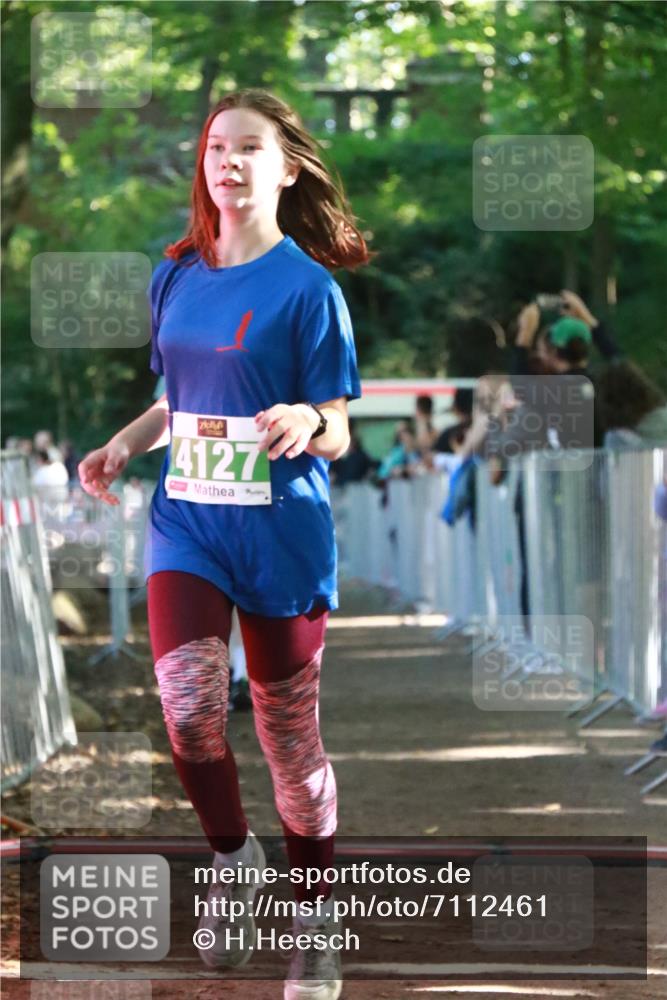 22.09.2024 - 32. Volkslauf durch das schöne Alstertal H.Heesch http://msf.ph/oto/7112461 22.09.2024 10:56:54 Ziel 4101, 4107, 4127, 4156 meine-sportfotos.de