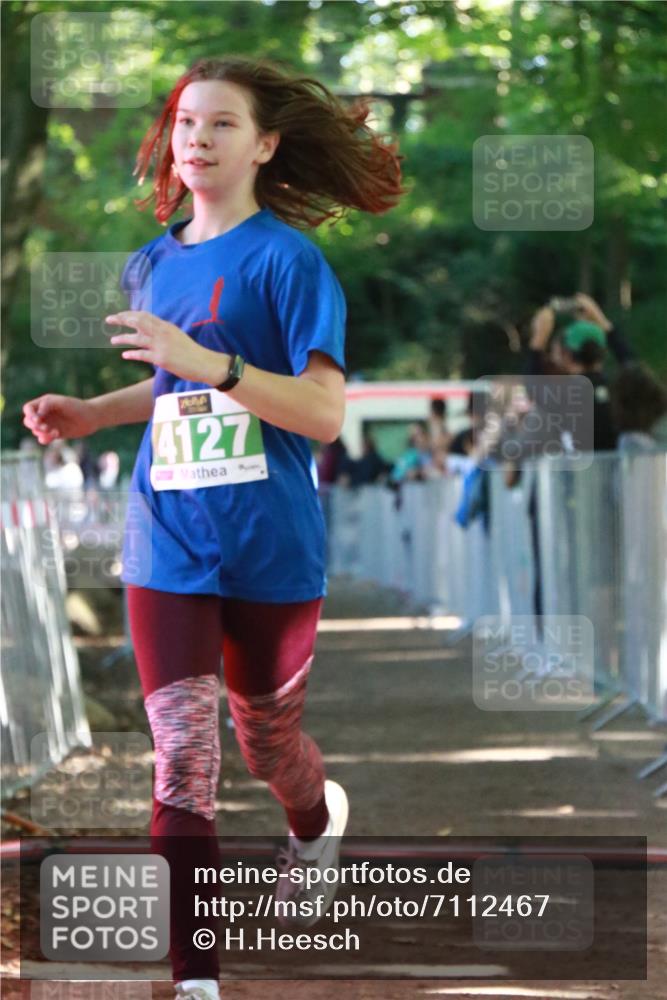 22.09.2024 - 32. Volkslauf durch das schöne Alstertal H.Heesch http://msf.ph/oto/7112467 22.09.2024 10:56:54 Ziel 4101, 4107, 4127, 4156 meine-sportfotos.de