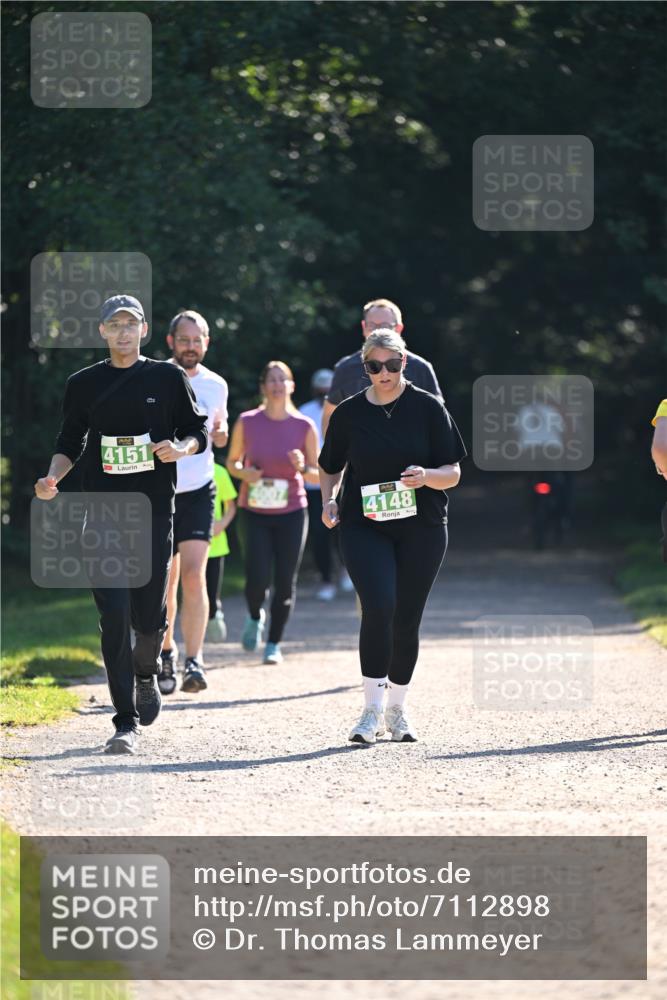 22.09.2024 - 32. Volkslauf durch das schöne Alstertal Dr. Thomas Lammeyer http://msf.ph/oto/7112898 22.09.2024 10:56:53 Laufen 4151, 4148 meine-sportfotos.de
