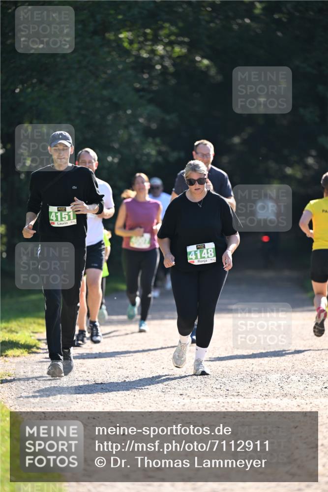 22.09.2024 - 32. Volkslauf durch das schöne Alstertal Dr. Thomas Lammeyer http://msf.ph/oto/7112911 22.09.2024 10:56:53 Laufen 4151, 4148 meine-sportfotos.de