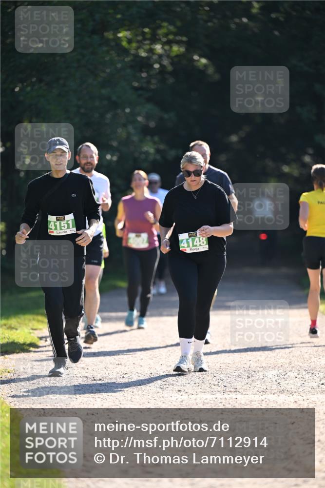 22.09.2024 - 32. Volkslauf durch das schöne Alstertal Dr. Thomas Lammeyer http://msf.ph/oto/7112914 22.09.2024 10:56:54 Laufen 4151, 4148 meine-sportfotos.de