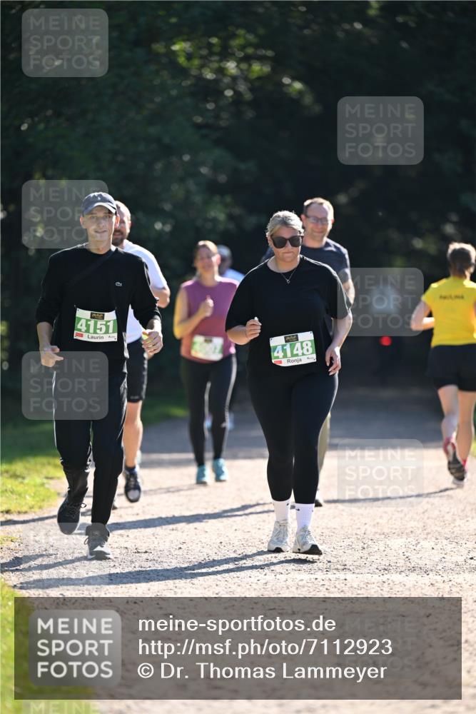 22.09.2024 - 32. Volkslauf durch das schöne Alstertal Dr. Thomas Lammeyer http://msf.ph/oto/7112923 22.09.2024 10:56:54 Laufen 4151, 4148 meine-sportfotos.de