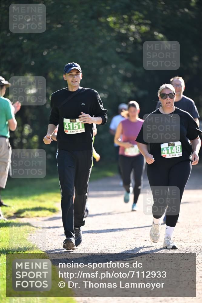 22.09.2024 - 32. Volkslauf durch das schöne Alstertal Dr. Thomas Lammeyer http://msf.ph/oto/7112933 22.09.2024 10:56:55 Laufen 4151, 4148 meine-sportfotos.de