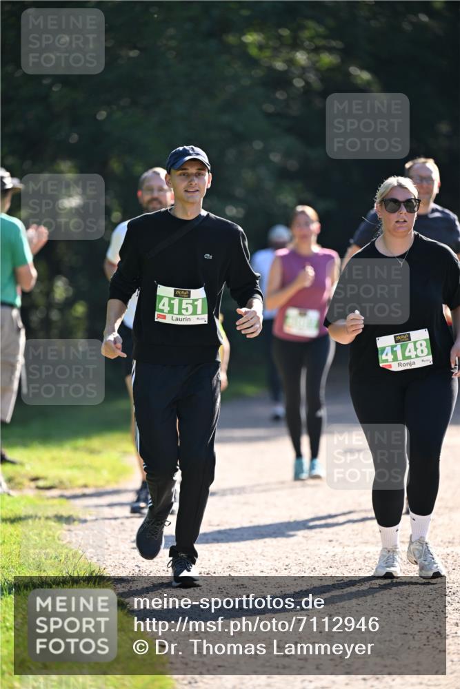 22.09.2024 - 32. Volkslauf durch das schöne Alstertal Dr. Thomas Lammeyer http://msf.ph/oto/7112946 22.09.2024 10:56:55 Laufen 4151, 4148 meine-sportfotos.de