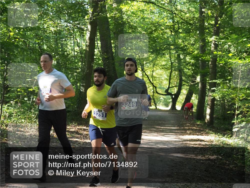 22.09.2024 - 32. Volkslauf durch das schöne Alstertal Miley Keyser http://msf.ph/oto/7134892 22.09.2024 10:51:56 Laufen 3037, 3251, 3249 meine-sportfotos.de