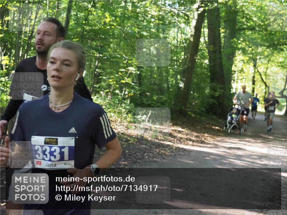 22.09.2024 - 32. Volkslauf durch das schöne Alstertal Miley Keyser http://msf.ph/oto/7134917 22.09.2024 10:51:42 Laufen 3331 meine-sportfotos.de
