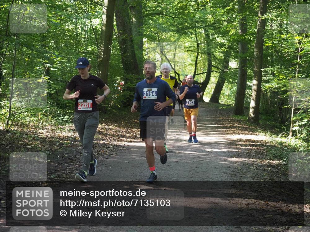 22.09.2024 - 32. Volkslauf durch das schöne Alstertal Miley Keyser http://msf.ph/oto/7135103 22.09.2024 10:50:11 Laufen 2261, 3154, 3103 meine-sportfotos.de