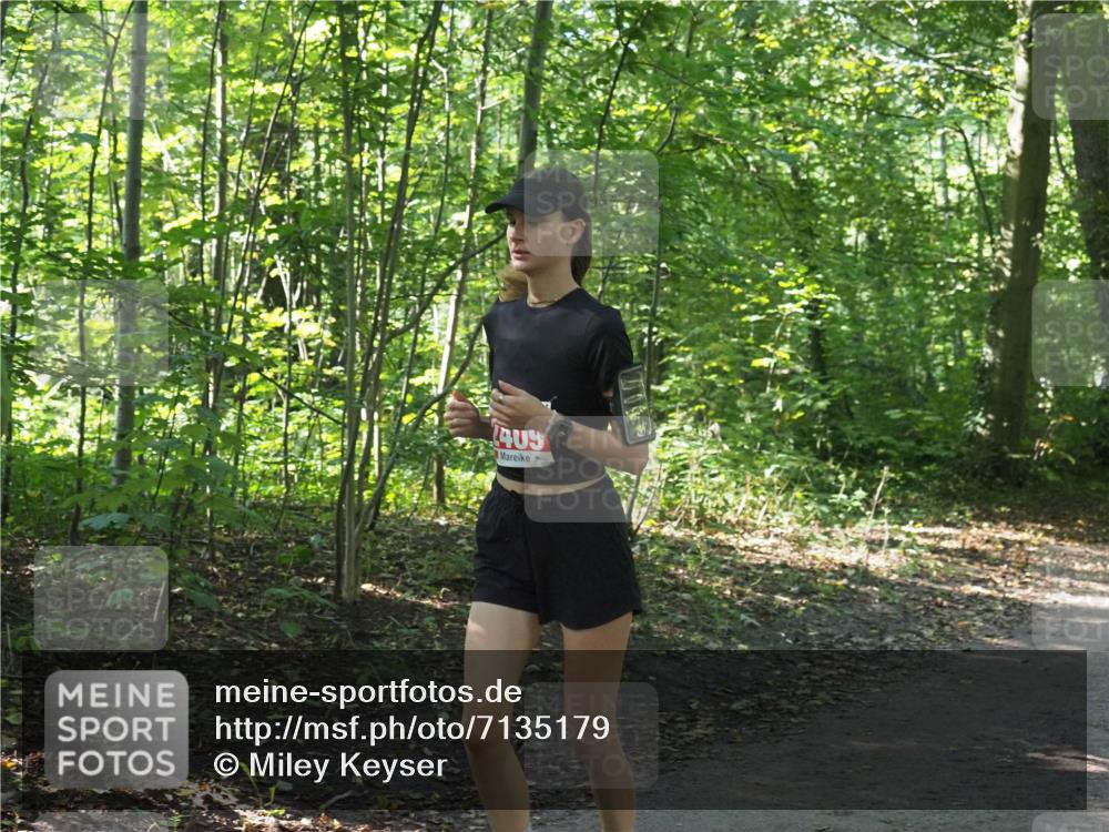 22.09.2024 - 32. Volkslauf durch das schöne Alstertal Miley Keyser http://msf.ph/oto/7135179 22.09.2024 10:49:17 Laufen 409 meine-sportfotos.de