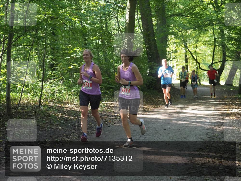 22.09.2024 - 32. Volkslauf durch das schöne Alstertal Miley Keyser http://msf.ph/oto/7135312 22.09.2024 10:48:25 Laufen 2131, 2117 meine-sportfotos.de