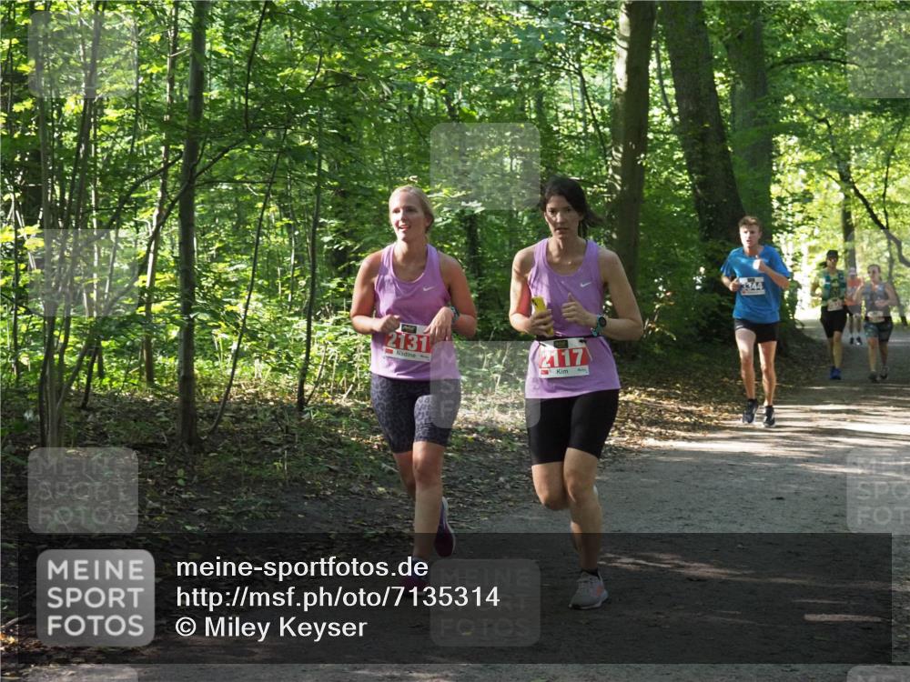 22.09.2024 - 32. Volkslauf durch das schöne Alstertal Miley Keyser http://msf.ph/oto/7135314 22.09.2024 10:48:26 Laufen 2131, 2117, 3344 meine-sportfotos.de