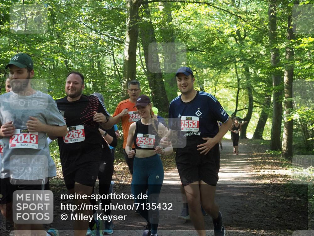 22.09.2024 - 32. Volkslauf durch das schöne Alstertal Miley Keyser http://msf.ph/oto/7135432 22.09.2024 10:47:32 Laufen 2043, 262, 225, 2554, 2553 meine-sportfotos.de