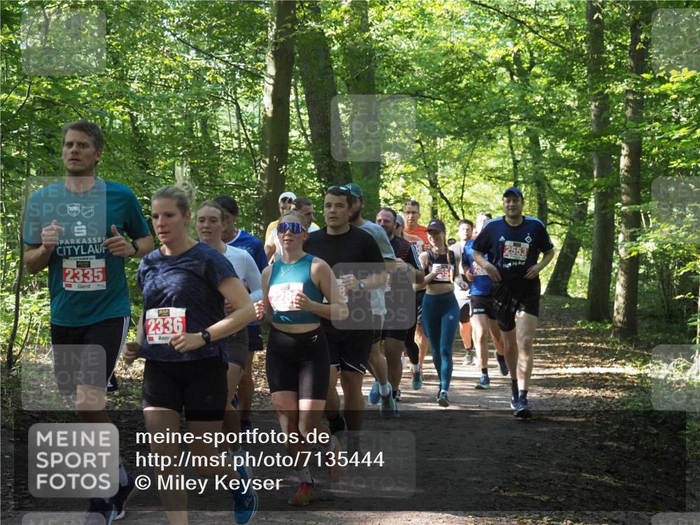 22.09.2024 - 32. Volkslauf durch das schöne Alstertal Miley Keyser http://msf.ph/oto/7135444 22.09.2024 10:47:30 Laufen 2335, 2336, 228 meine-sportfotos.de