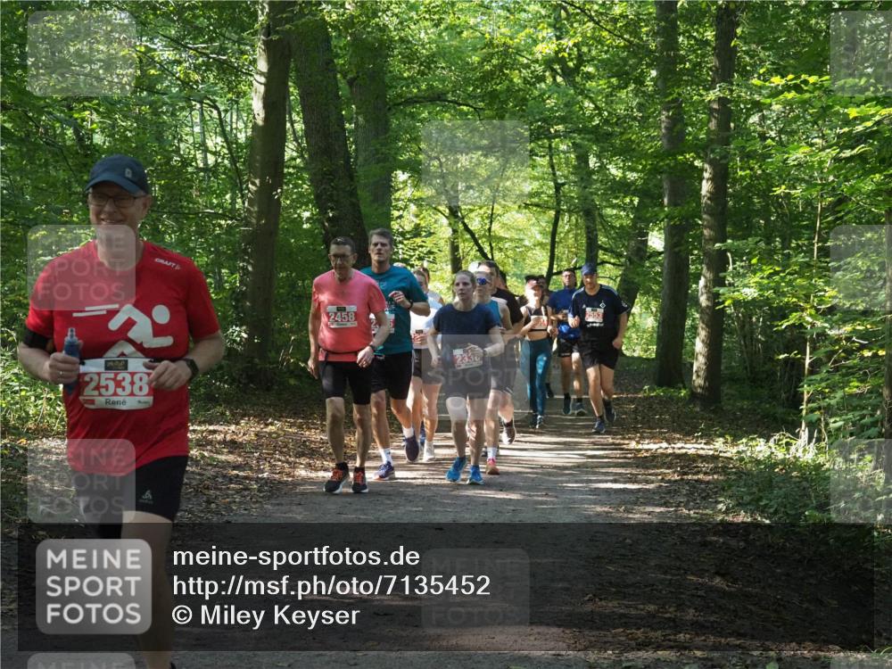 22.09.2024 - 32. Volkslauf durch das schöne Alstertal Miley Keyser http://msf.ph/oto/7135452 22.09.2024 10:47:27 Laufen 2538, 2458, 2553 meine-sportfotos.de
