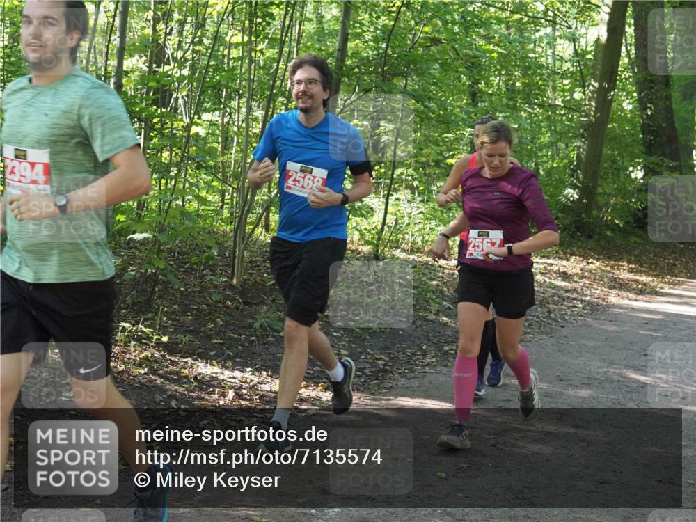 22.09.2024 - 32. Volkslauf durch das schöne Alstertal Miley Keyser http://msf.ph/oto/7135574 22.09.2024 10:46:37 Laufen 1394, 2562, 2567 meine-sportfotos.de