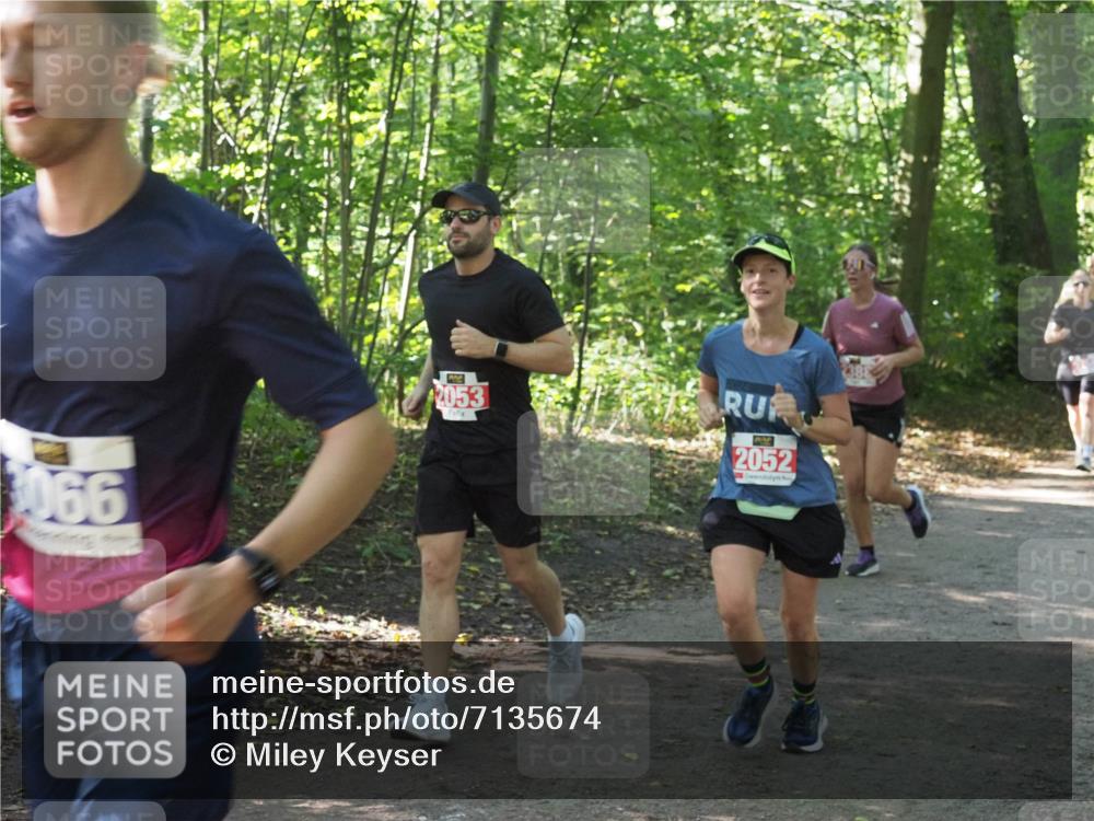 22.09.2024 - 32. Volkslauf durch das schöne Alstertal Miley Keyser http://msf.ph/oto/7135674 22.09.2024 10:45:51 Laufen 066, 2053, 2052, 2388 meine-sportfotos.de
