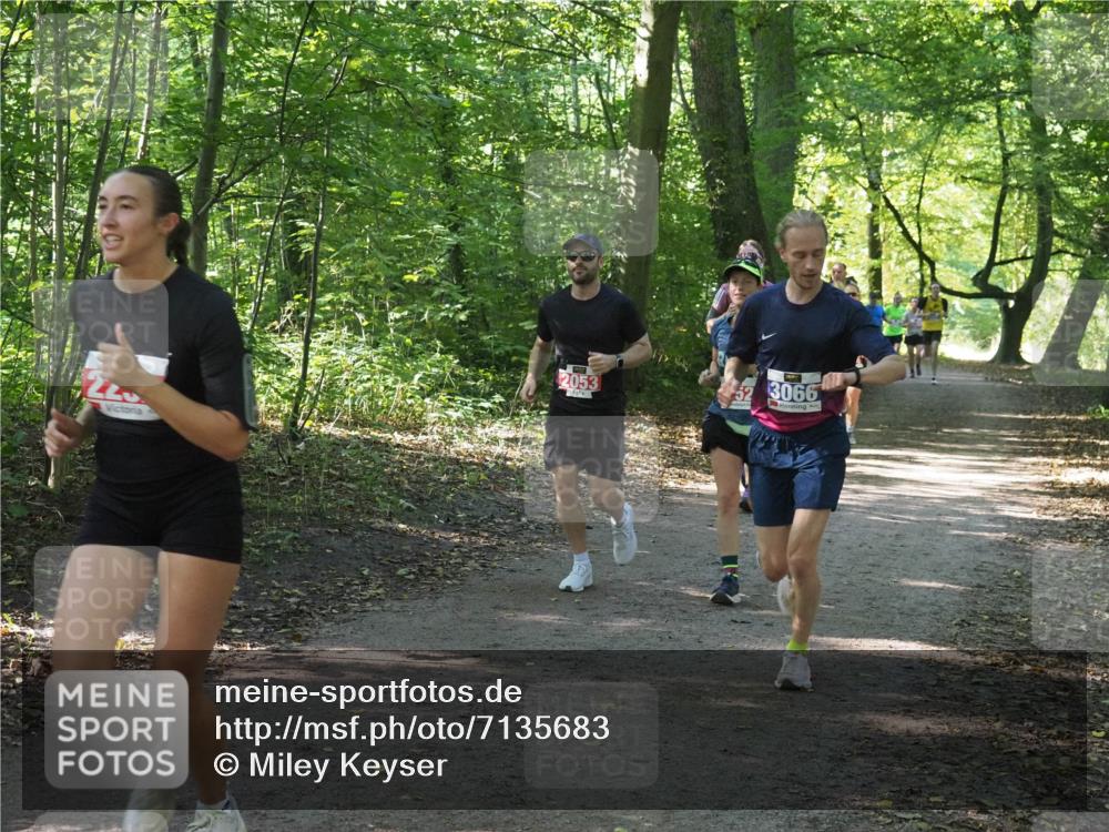 22.09.2024 - 32. Volkslauf durch das schöne Alstertal Miley Keyser http://msf.ph/oto/7135683 22.09.2024 10:45:50 Laufen 220, 2053, 52, 3066 meine-sportfotos.de