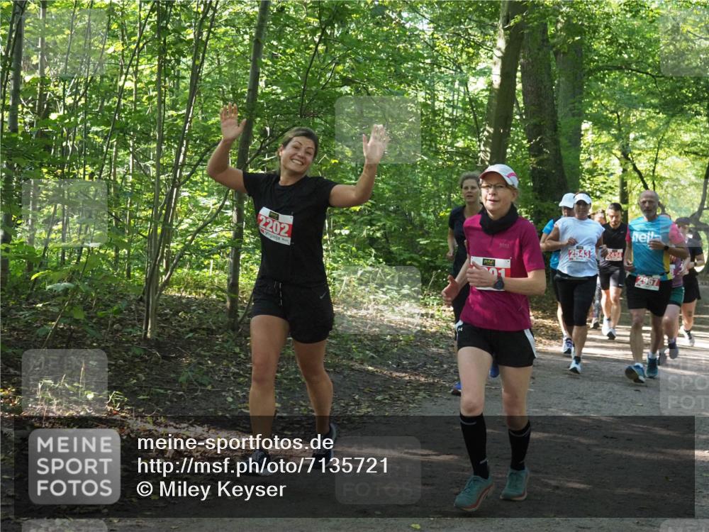 22.09.2024 - 32. Volkslauf durch das schöne Alstertal Miley Keyser http://msf.ph/oto/7135721 22.09.2024 10:45:30 Laufen 2202, 2543, 2434 meine-sportfotos.de