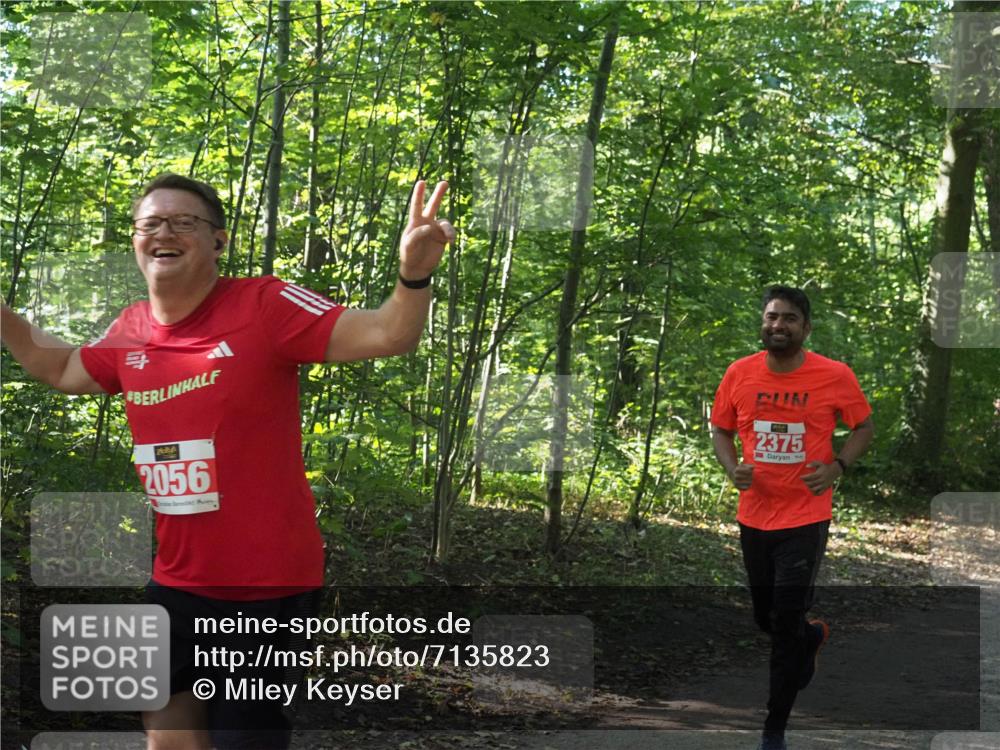 22.09.2024 - 32. Volkslauf durch das schöne Alstertal Miley Keyser http://msf.ph/oto/7135823 22.09.2024 10:44:49 Laufen 2056, 2375 meine-sportfotos.de