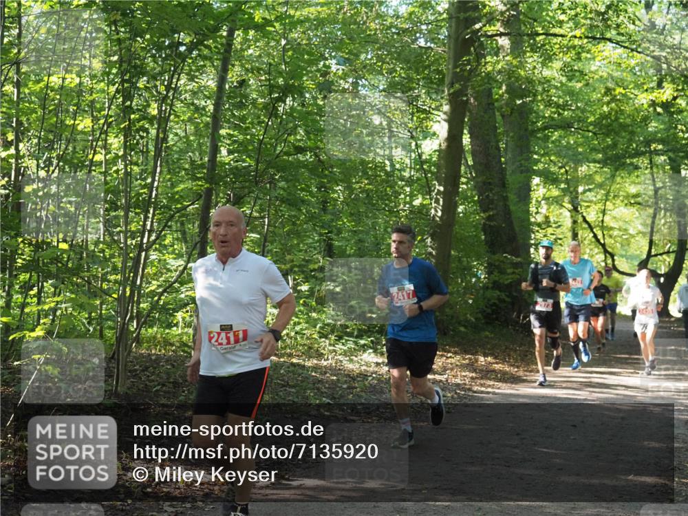 22.09.2024 - 32. Volkslauf durch das schöne Alstertal Miley Keyser http://msf.ph/oto/7135920 22.09.2024 10:44:05 Laufen 2411, 2417, 2973 meine-sportfotos.de