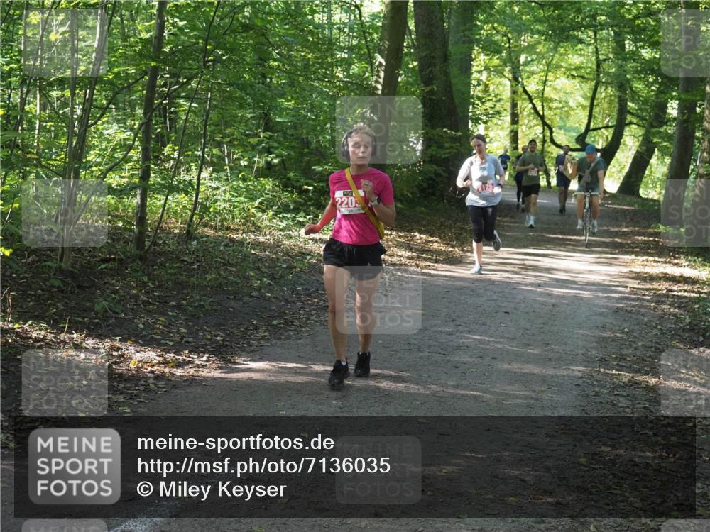 22.09.2024 - 32. Volkslauf durch das schöne Alstertal Miley Keyser http://msf.ph/oto/7136035 22.09.2024 10:43:08 Laufen 220 meine-sportfotos.de