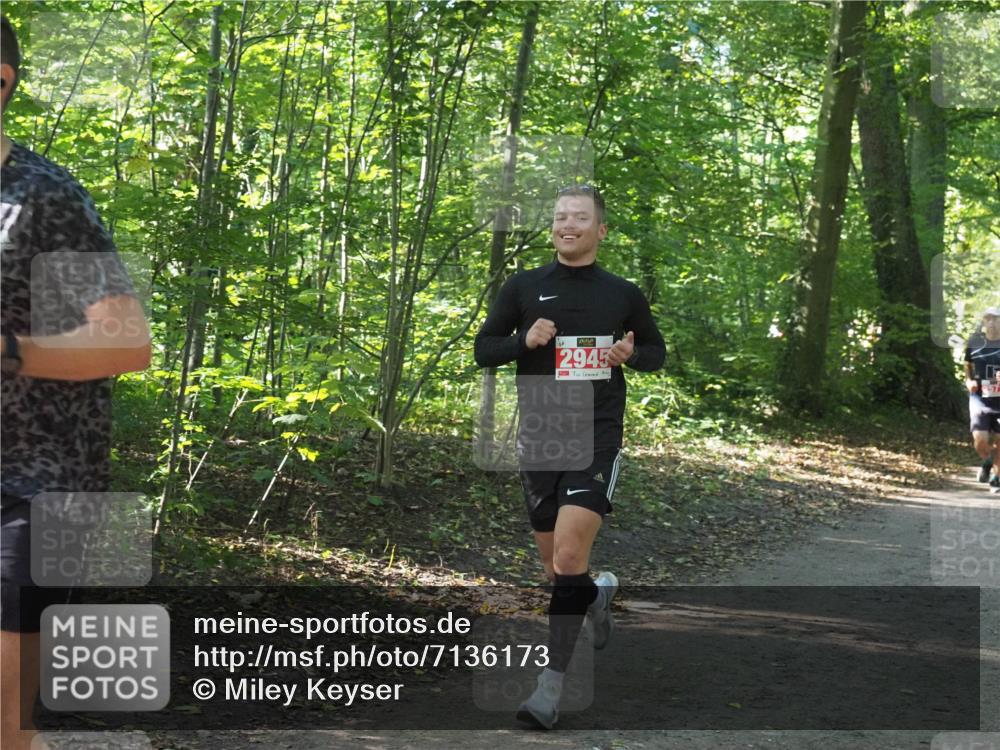 22.09.2024 - 32. Volkslauf durch das schöne Alstertal Miley Keyser http://msf.ph/oto/7136173 22.09.2024 10:42:02 Laufen 2945 meine-sportfotos.de