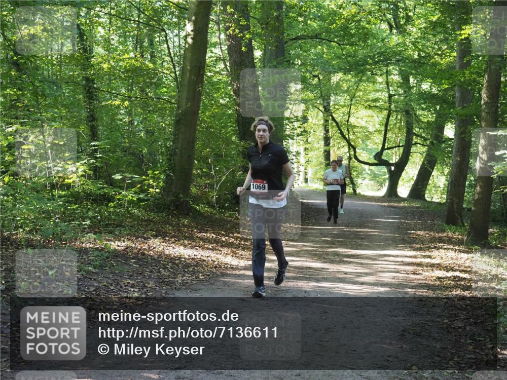 22.09.2024 - 32. Volkslauf durch das schöne Alstertal Miley Keyser http://msf.ph/oto/7136611 22.09.2024 10:28:56 Laufen 1069, 1076 meine-sportfotos.de