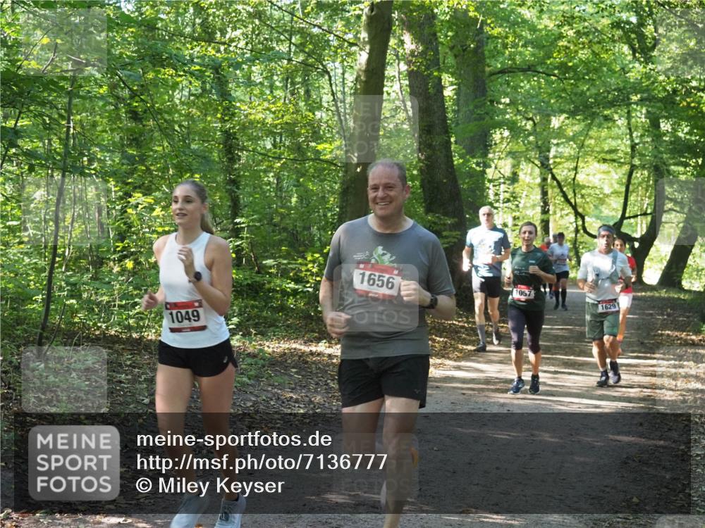 22.09.2024 - 32. Volkslauf durch das schöne Alstertal Miley Keyser http://msf.ph/oto/7136777 22.09.2024 10:25:51 Laufen 1049, 1656, 1057, 1629 meine-sportfotos.de