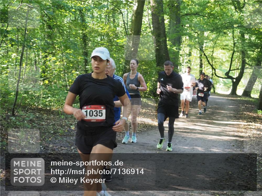 22.09.2024 - 32. Volkslauf durch das schöne Alstertal Miley Keyser http://msf.ph/oto/7136914 22.09.2024 10:24:38 Laufen 1035, 1687, 1647 meine-sportfotos.de