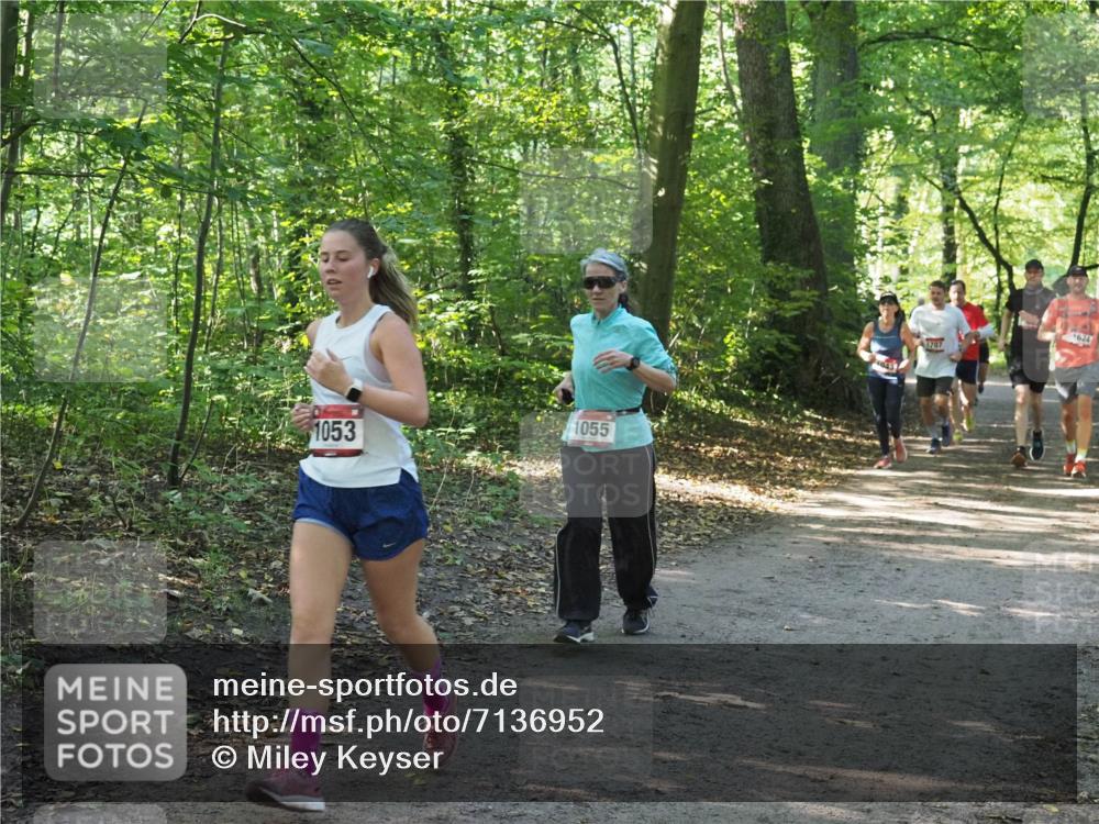 22.09.2024 - 32. Volkslauf durch das schöne Alstertal Miley Keyser http://msf.ph/oto/7136952 22.09.2024 10:24:24 Laufen 1055, 1053, 1707, 1624 meine-sportfotos.de