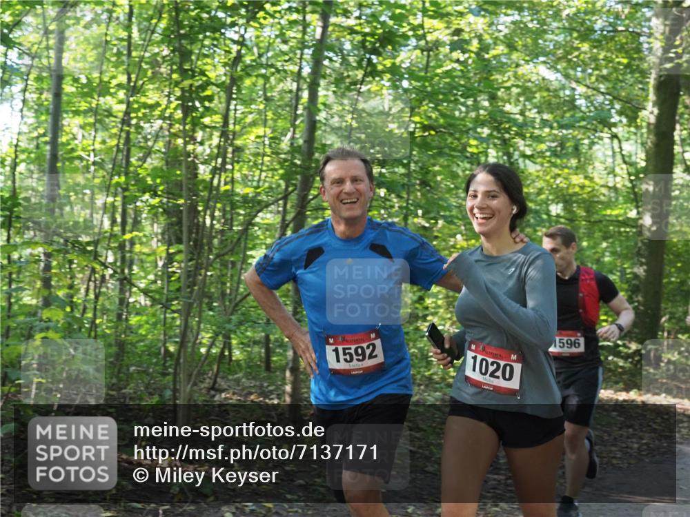 22.09.2024 - 32. Volkslauf durch das schöne Alstertal Miley Keyser http://msf.ph/oto/7137171 22.09.2024 10:22:34 Laufen 1592, 1020, 1596 meine-sportfotos.de