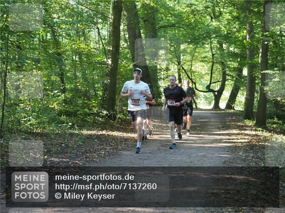22.09.2024 - 32. Volkslauf durch das schöne Alstertal Miley Keyser http://msf.ph/oto/7137260 22.09.2024 10:22:08 Laufen 1753, 1585, 02 meine-sportfotos.de