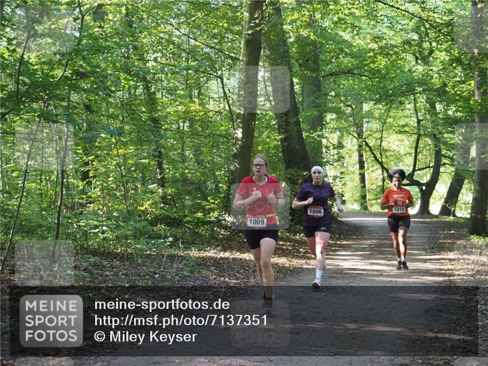 22.09.2024 - 32. Volkslauf durch das schöne Alstertal Miley Keyser http://msf.ph/oto/7137351 22.09.2024 10:21:21 Laufen 1009, 1006, 888, 1019 meine-sportfotos.de