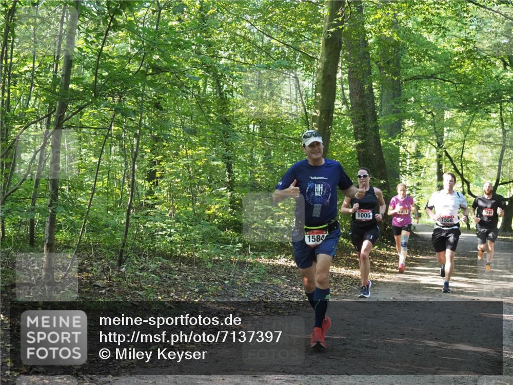 22.09.2024 - 32. Volkslauf durch das schöne Alstertal Miley Keyser http://msf.ph/oto/7137397 22.09.2024 10:20:58 Laufen 1584, 1005, 011, 1549, 1558 meine-sportfotos.de