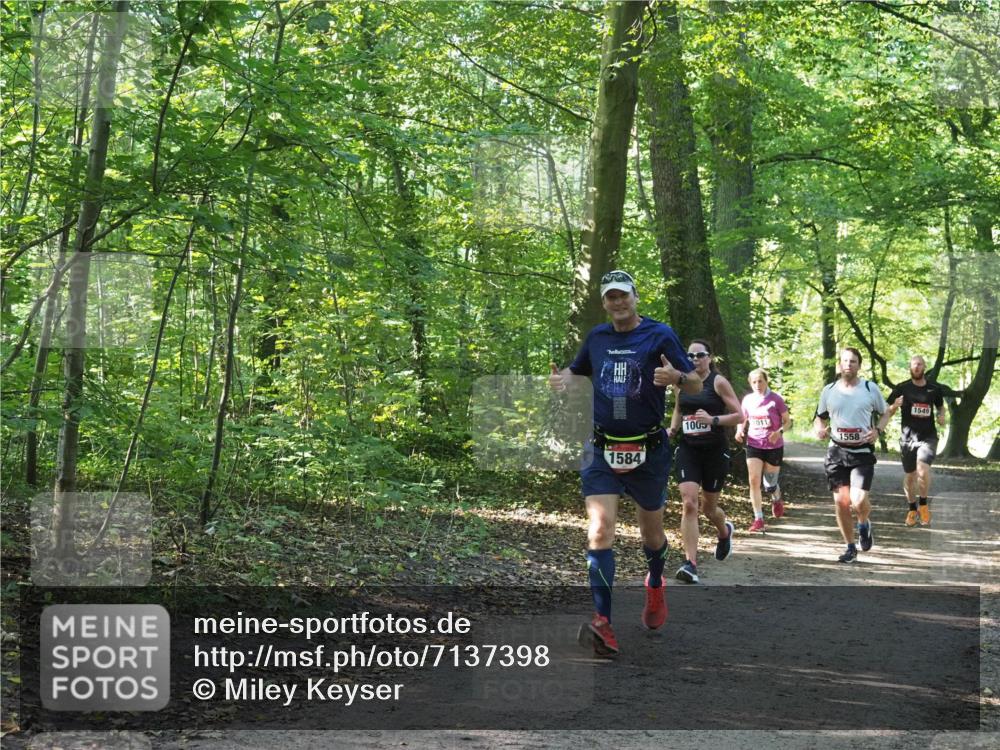 22.09.2024 - 32. Volkslauf durch das schöne Alstertal Miley Keyser http://msf.ph/oto/7137398 22.09.2024 10:20:57 Laufen 1005, 1011, 1558, 1584, 1549 meine-sportfotos.de