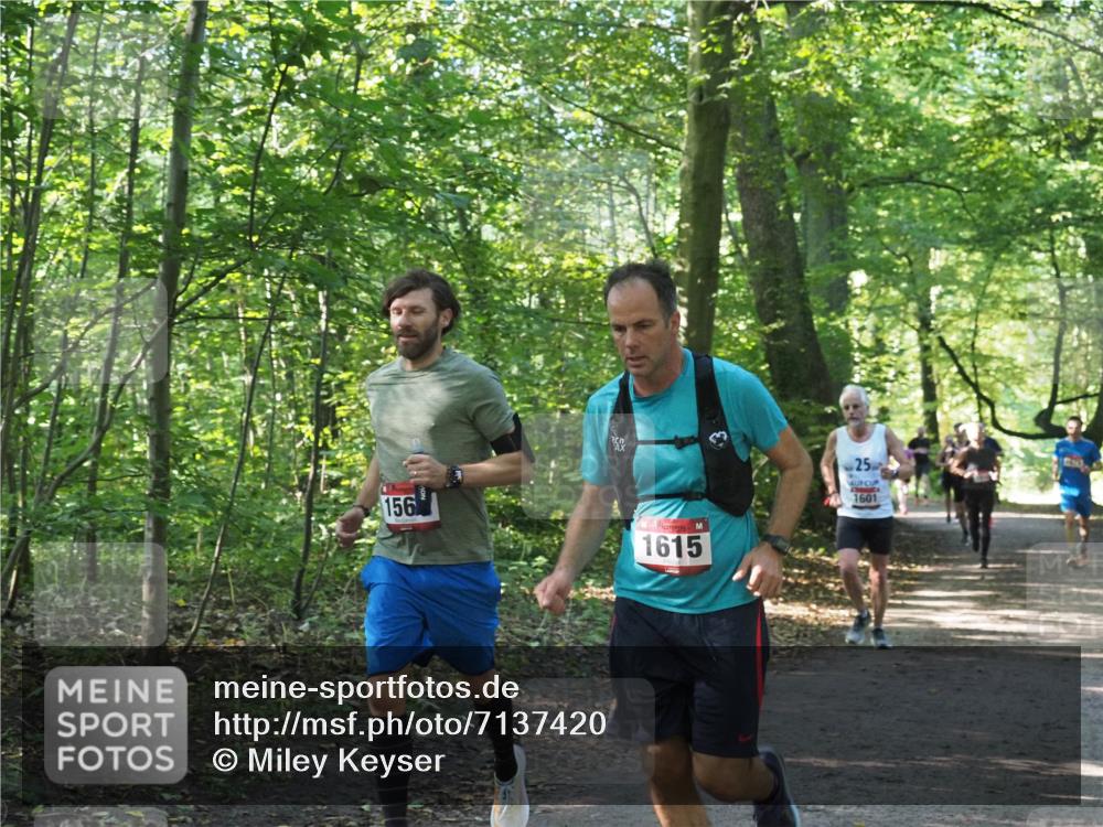 22.09.2024 - 32. Volkslauf durch das schöne Alstertal Miley Keyser http://msf.ph/oto/7137420 22.09.2024 10:20:50 Laufen 156, 1615, 25, 1601 meine-sportfotos.de