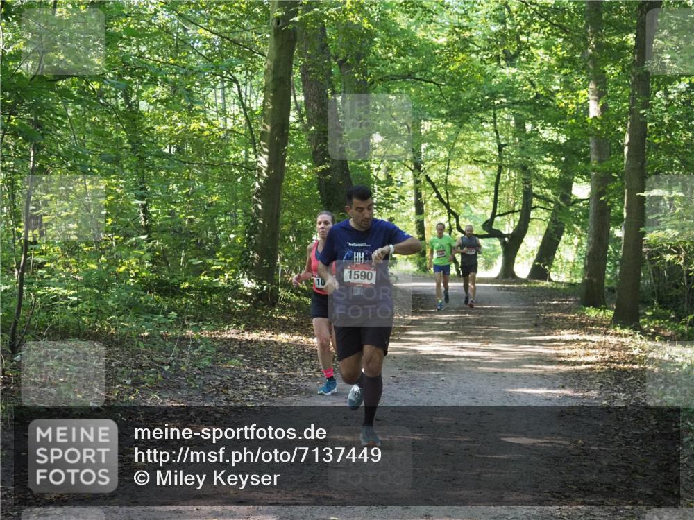 22.09.2024 - 32. Volkslauf durch das schöne Alstertal Miley Keyser http://msf.ph/oto/7137449 22.09.2024 10:20:33 Laufen 10, 1590 meine-sportfotos.de